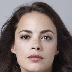 貝妮絲碧祖 - Shake Your Cares Away演員 飾演Alma