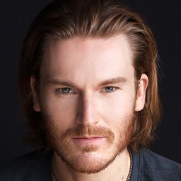 Neil Webb 飾演 Surfer Dude