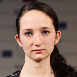 Stine Fischer Christensen 飾演 Johanne