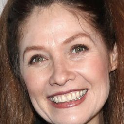 Khrystyne Haje 飾演 Cash