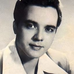 Mario Montenegro 飾演 Marcos Liwag