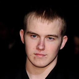 Conor McCarron 飾演 Aaron