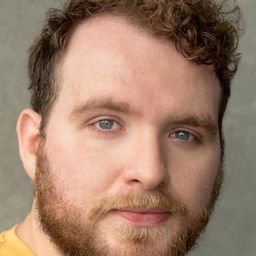 Hughie O'Donnell 飾演 Garrett