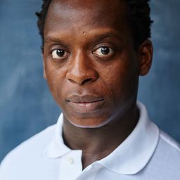 Kobna Holdbrook-Smith 飾演 Doctor Wren