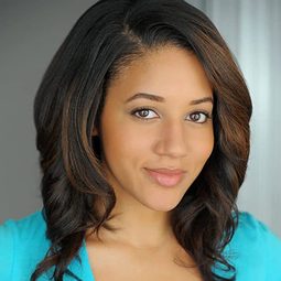 Philicia Saunders 飾演 Molly