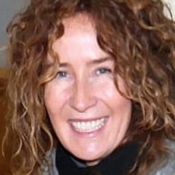 Alba Sola 飾演 President (voice)