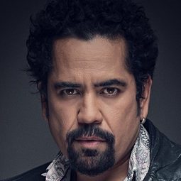 Harry Szovik - 夏夫人的巴黎夢演員 飾演Commissionaire