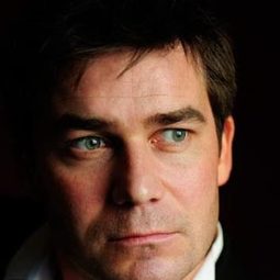 Thomas Scharff 飾演 Father