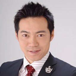 Takahiro Azuma 飾演 Keiichi Abe