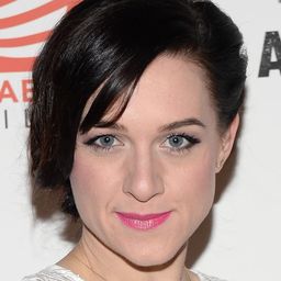 Lena Hall 飾演 Becks