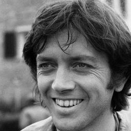 班納吉哈度 飾演 Diamantis