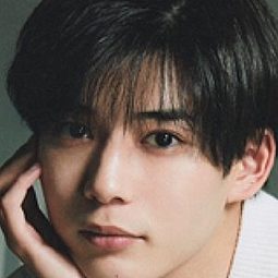 長尾 謙杜 飾演 Himself