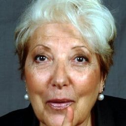 朱斯蒂納·博諾莫 飾演 Signora Marisa