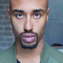 Hamza Adam 飾演 Shane