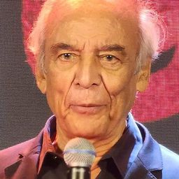 貝倫·錢達 飾演 Roy's boss