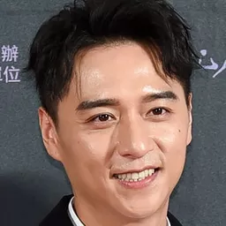 鄭人碩 飾演 Ching