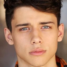 Uriah Shelton 飾演 Booker Strode