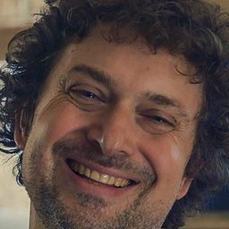 Stefan Mocker 飾演 Falk Kuschwitz