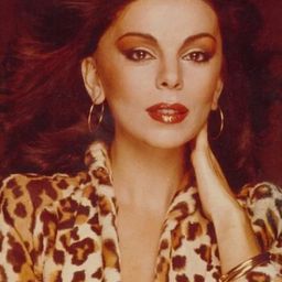 Chantal Contouri 飾演 Sally