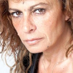 Pietra Montecorvino 飾演 Nanà