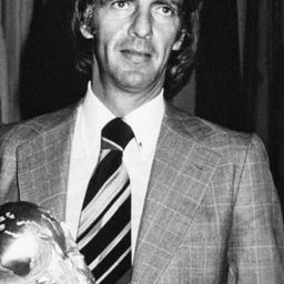 César Luis Menotti 飾演 Self