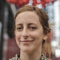 寶拉葛林斯潘 - 我愛幽浮演員 飾演Alicia