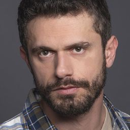 伊吉特·基拉奇 飾演 Özer