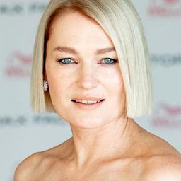 Viktoriya Tolstoganova 飾演 Vera