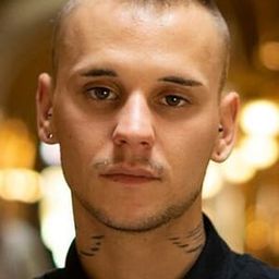 Alexander Srtschin 飾演 