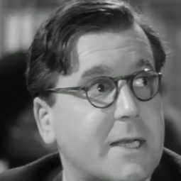 Edward Chapman 飾演 Mr. Philpots