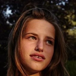 Salomé van Grunsven - 人世間演員 飾演Miriam de la Croix