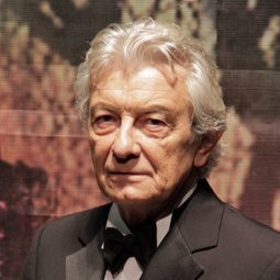 Arturo Bonín 飾演 Ernesto