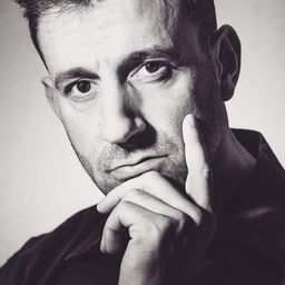 Peter Bennett 飾演 Abortionist