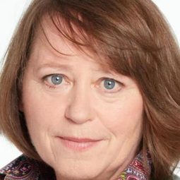 Marie Gruber - Tierisch verliebt演員 飾演Dr. Ingeborg Kienzel