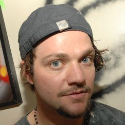 巴姆·馬加拉 飾演 Self