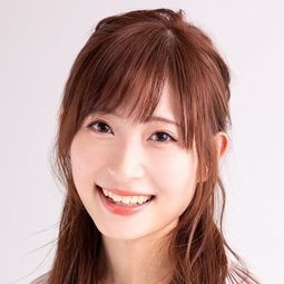 白石晴香 飾演 Chiyoko Sonoda