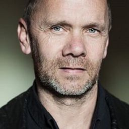 Christian Alexander Koch 飾演 Kommissar Dressler