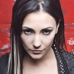 歐斯蘭·泰金 飾演 Fatma Nur Gaye Türksönmez