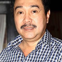 Dwi Yan 飾演 Adnan (Ava's Father)