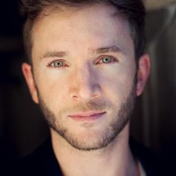 Guillaume Le Pape 飾演 Doublure Paul et Louis