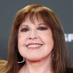 萊洛絲·里歐 飾演 Self