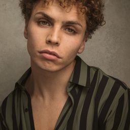 Stefan Race 飾演 Ben