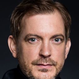 Daniel Krauss - 沒有耳朵的兔子演員 飾演Journalist