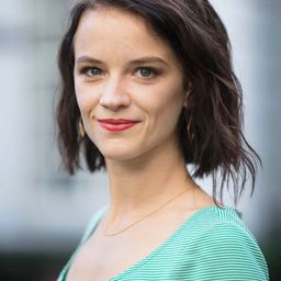 Lynn Van Royen 飾演 Isabel