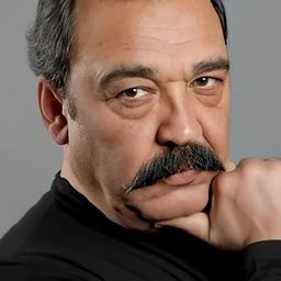 Server Mutlu 飾演 Kaymakam