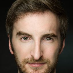 Gareth Turkington 飾演 Claudius (voice)