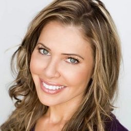 Erika Jordan 飾演 Hooker 3
