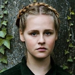 Lucie Hollmann - Wild Chicks in Love演員 飾演Frieda