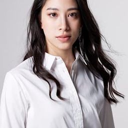 平山ひかる 飾演 