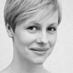 Kirsti Stubø 飾演 Annette (segment "Den lille bedriften")